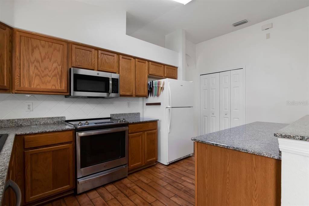 For Sale: $390,000 (4 beds, 2 baths, 2036 Square Feet)