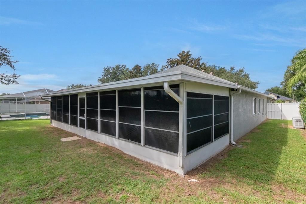 For Sale: $390,000 (4 beds, 2 baths, 2036 Square Feet)