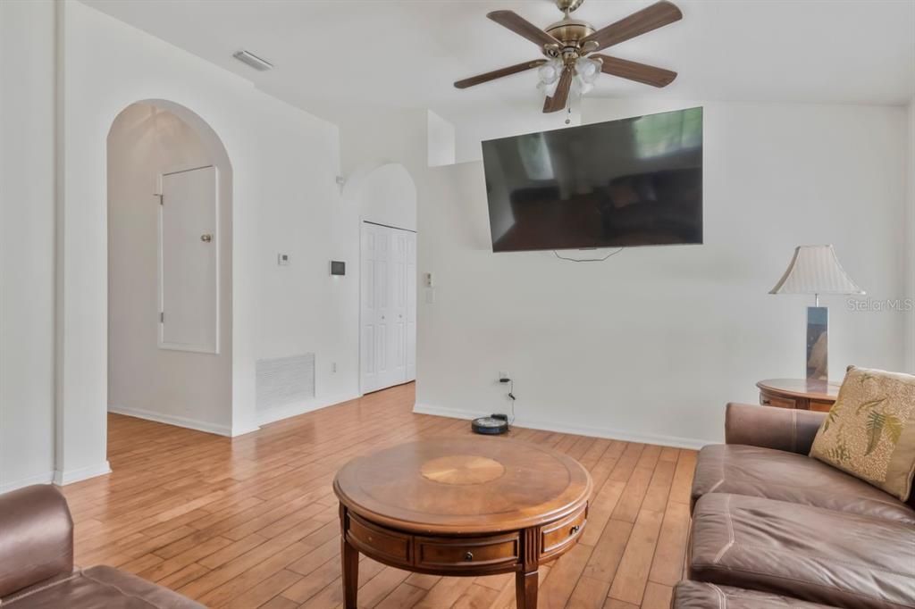 For Sale: $390,000 (4 beds, 2 baths, 2036 Square Feet)