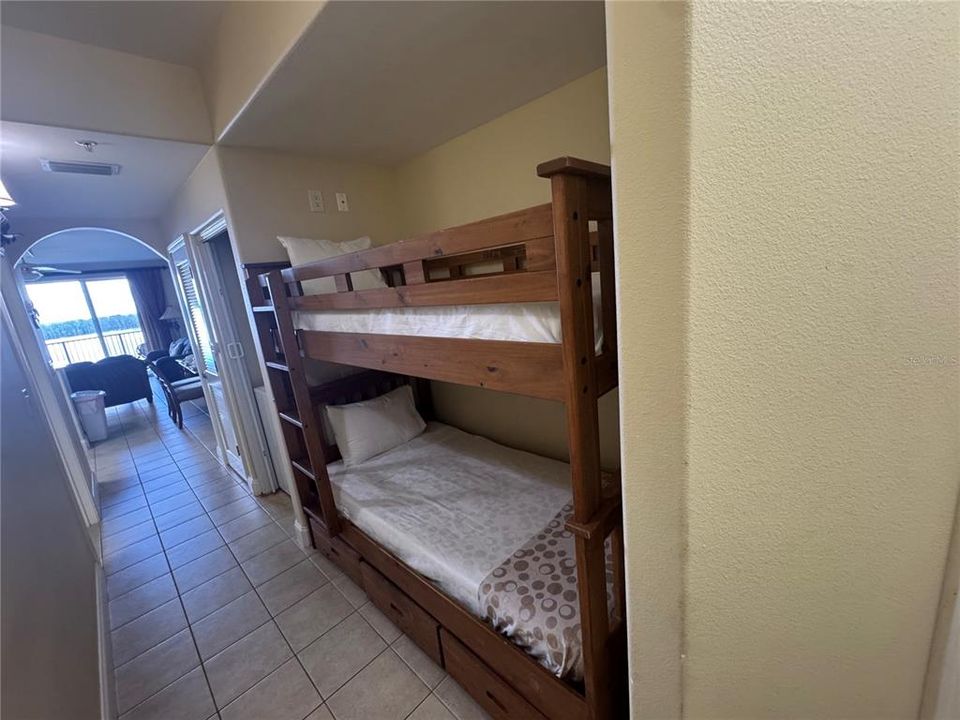 For Sale: $220,000 (1 beds, 2 baths, 798 Square Feet)