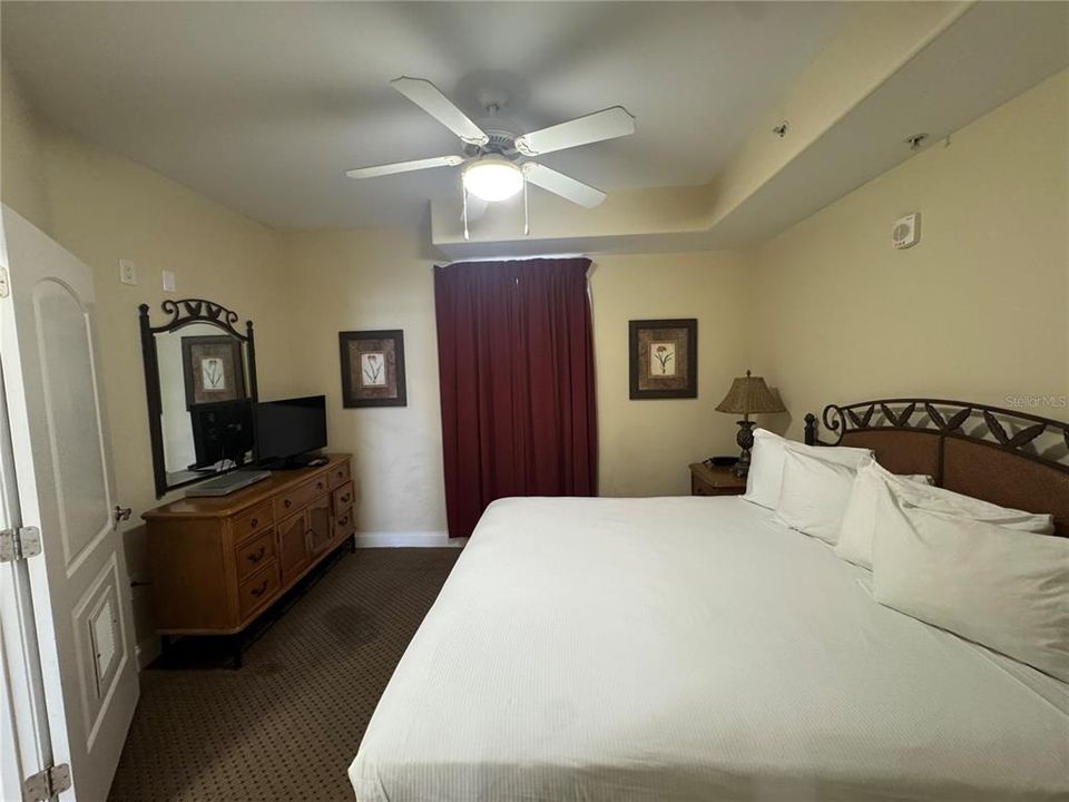 For Sale: $220,000 (1 beds, 2 baths, 798 Square Feet)