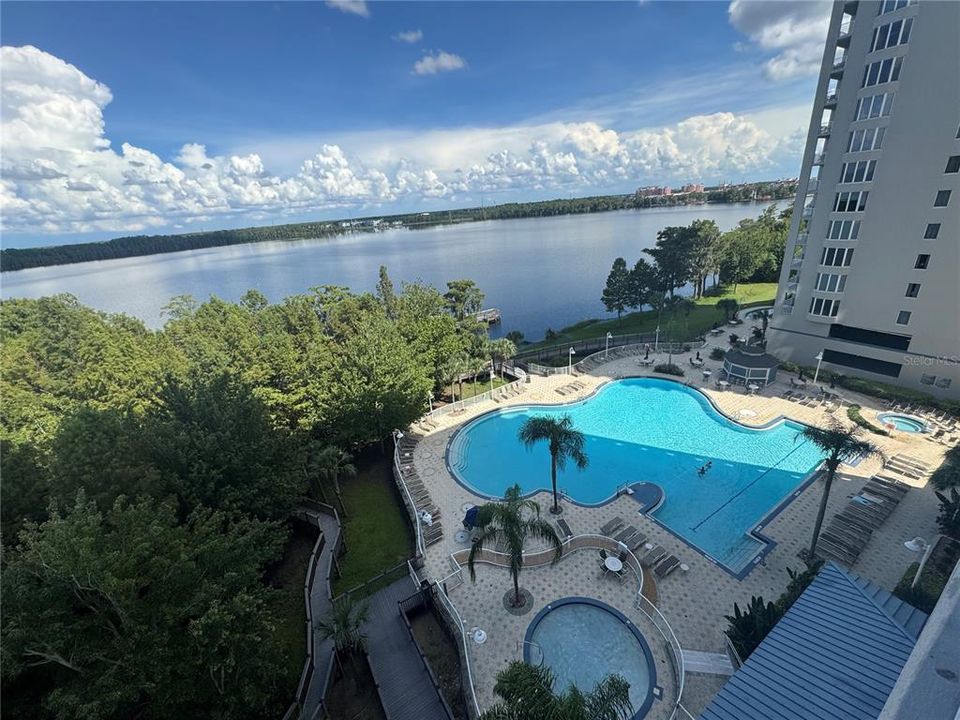For Sale: $220,000 (1 beds, 2 baths, 798 Square Feet)