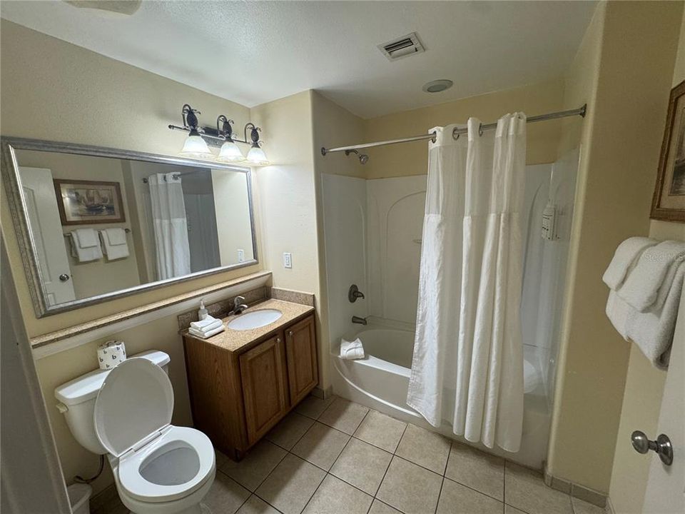 For Sale: $220,000 (1 beds, 2 baths, 798 Square Feet)