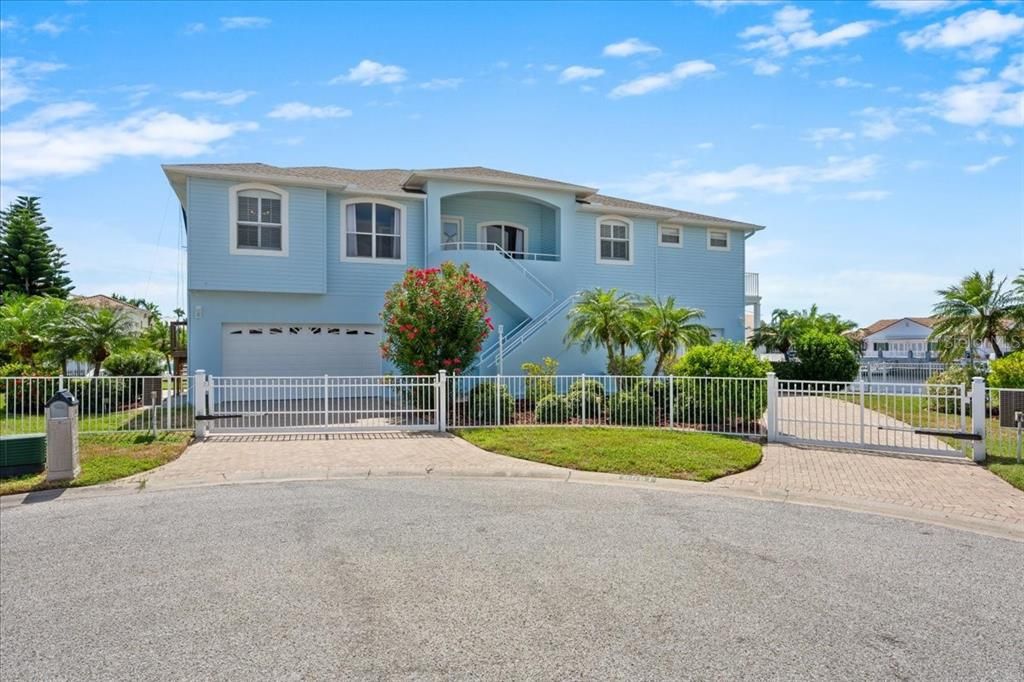 For Sale: $1,650,000 (6 beds, 3 baths, 6218 Square Feet)