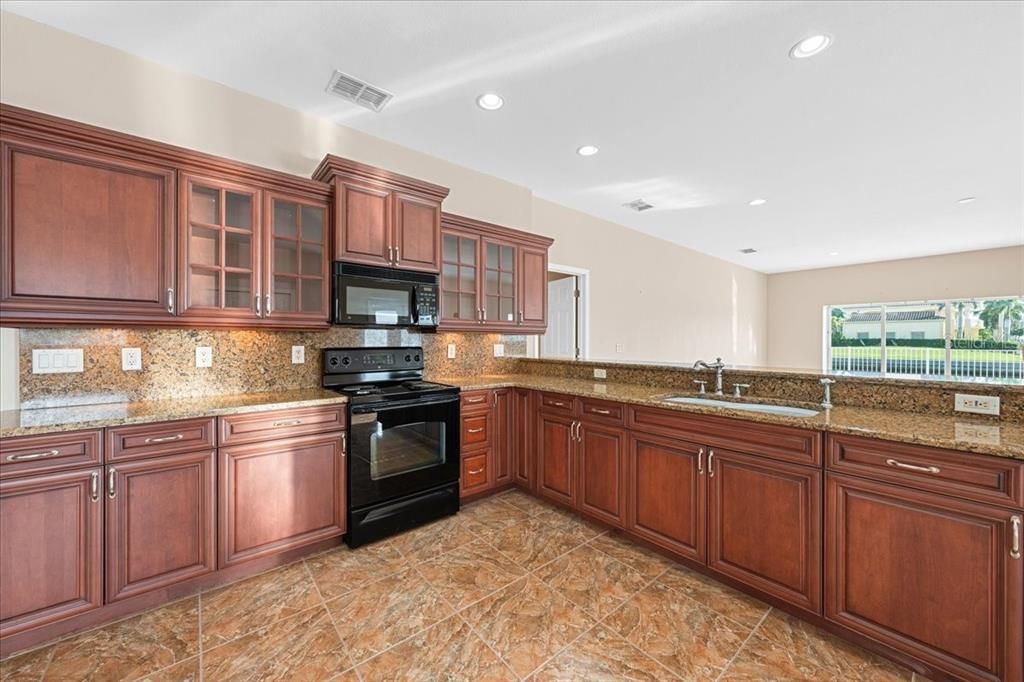 For Sale: $1,650,000 (6 beds, 3 baths, 6218 Square Feet)