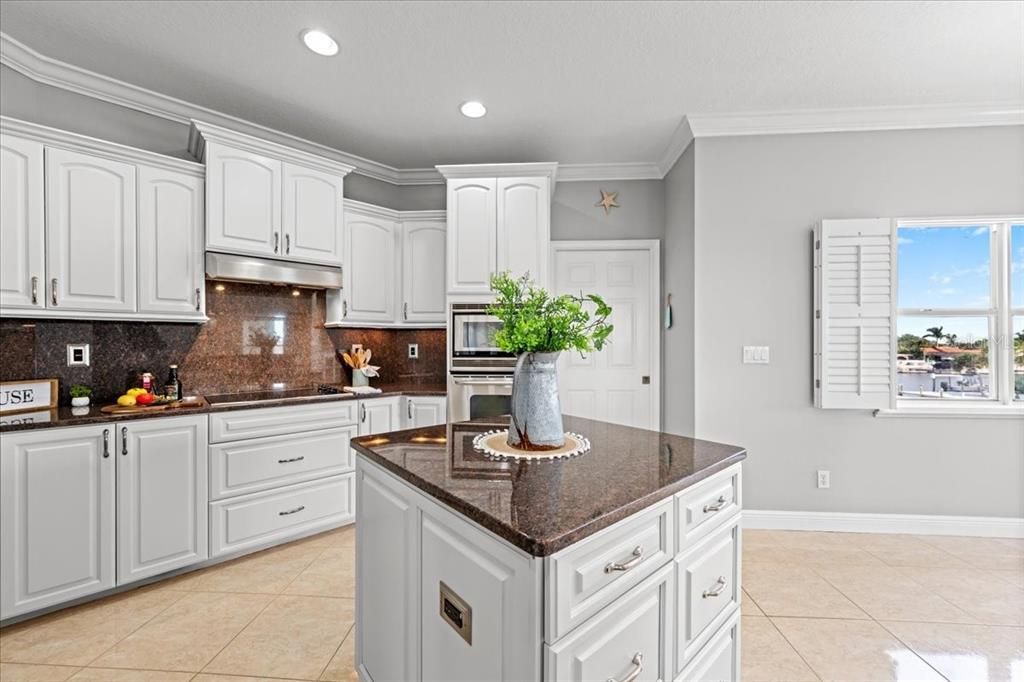For Sale: $1,650,000 (6 beds, 3 baths, 6218 Square Feet)