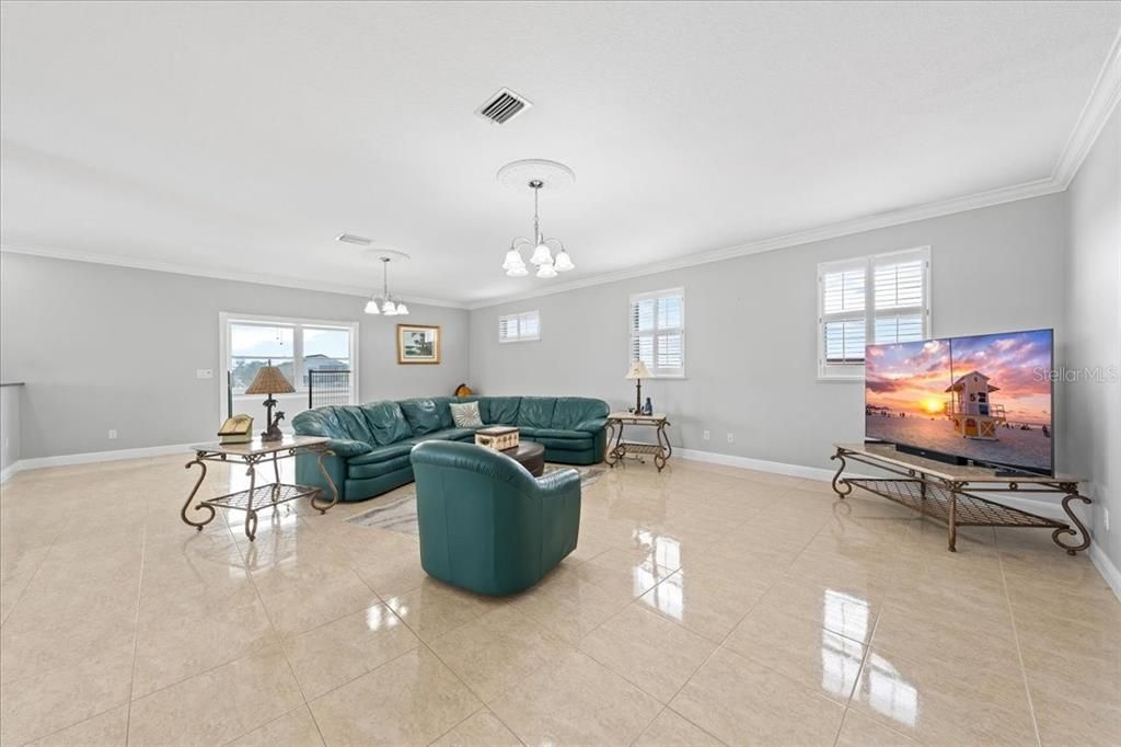 For Sale: $1,650,000 (6 beds, 3 baths, 6218 Square Feet)