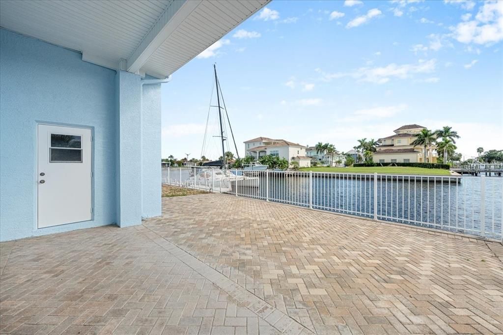 For Sale: $1,650,000 (6 beds, 3 baths, 6218 Square Feet)