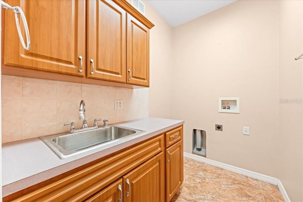 For Sale: $1,650,000 (6 beds, 3 baths, 6218 Square Feet)