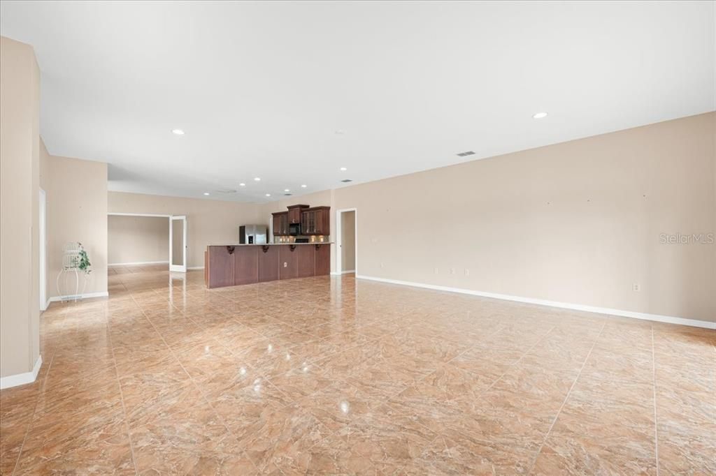 For Sale: $1,650,000 (6 beds, 3 baths, 6218 Square Feet)