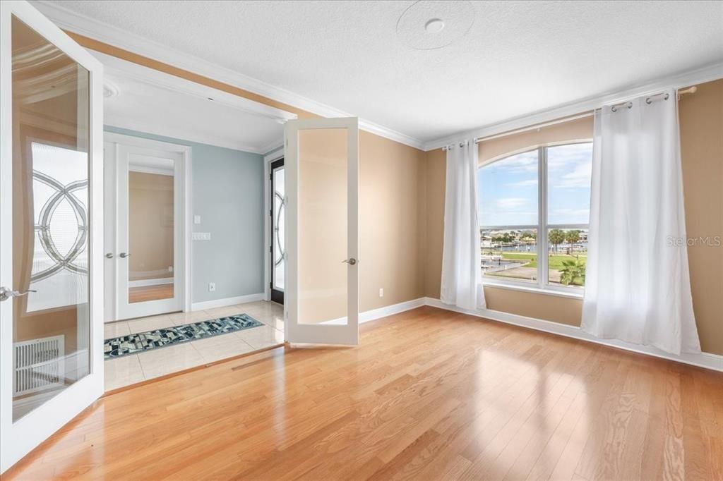 For Sale: $1,650,000 (6 beds, 3 baths, 6218 Square Feet)