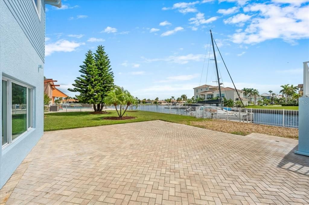 For Sale: $1,650,000 (6 beds, 3 baths, 6218 Square Feet)