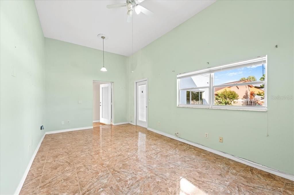 For Sale: $1,650,000 (6 beds, 3 baths, 6218 Square Feet)
