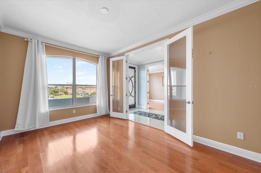 For Sale: $1,650,000 (6 beds, 3 baths, 6218 Square Feet)