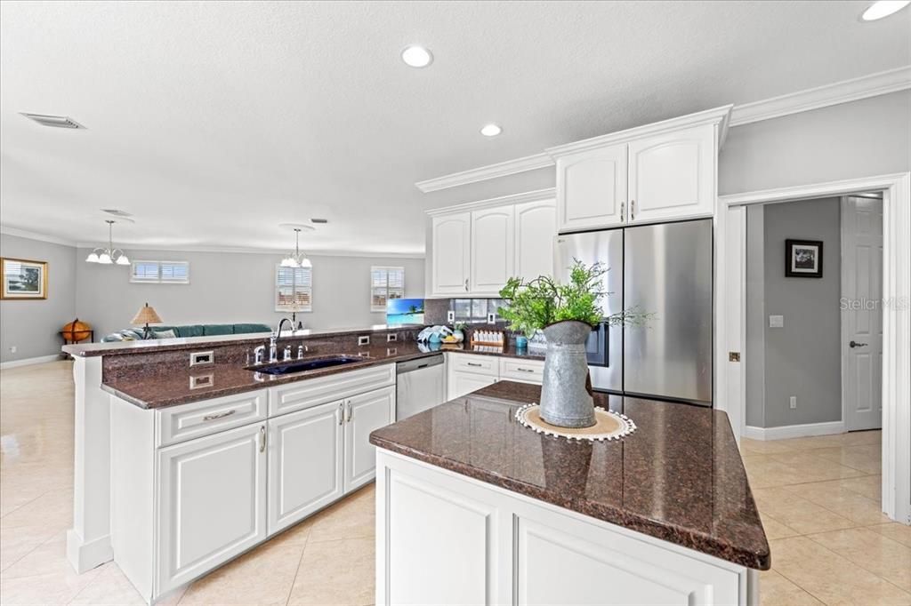 For Sale: $1,650,000 (6 beds, 3 baths, 6218 Square Feet)