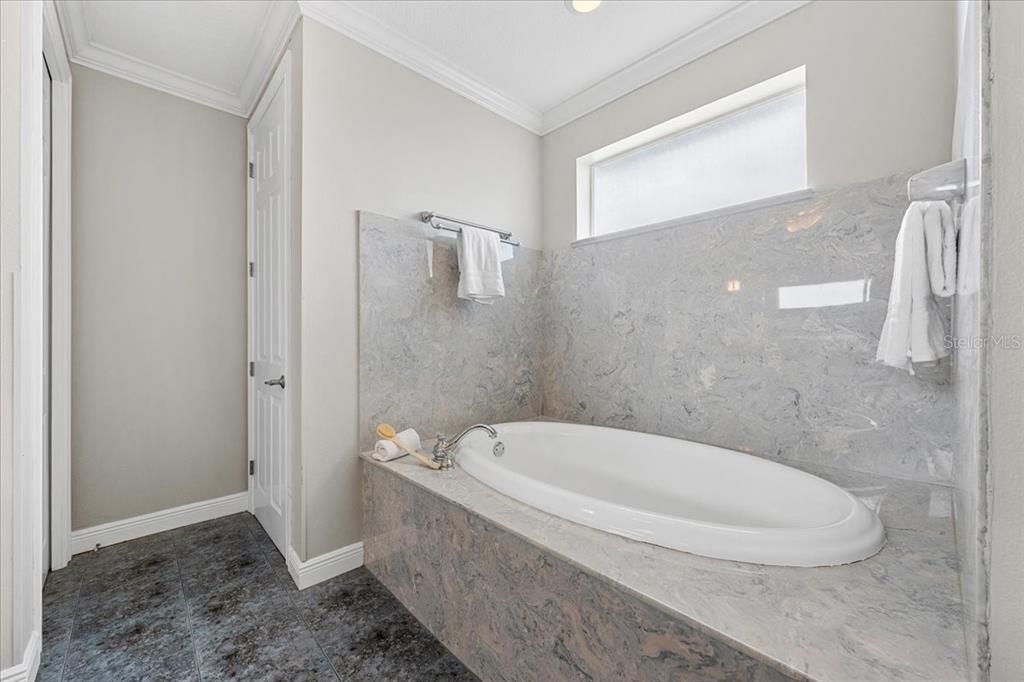 For Sale: $1,650,000 (6 beds, 3 baths, 6218 Square Feet)