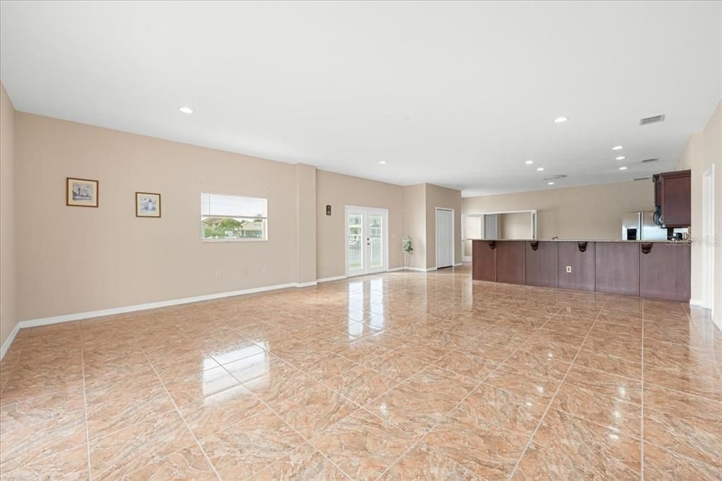 For Sale: $1,650,000 (6 beds, 3 baths, 6218 Square Feet)