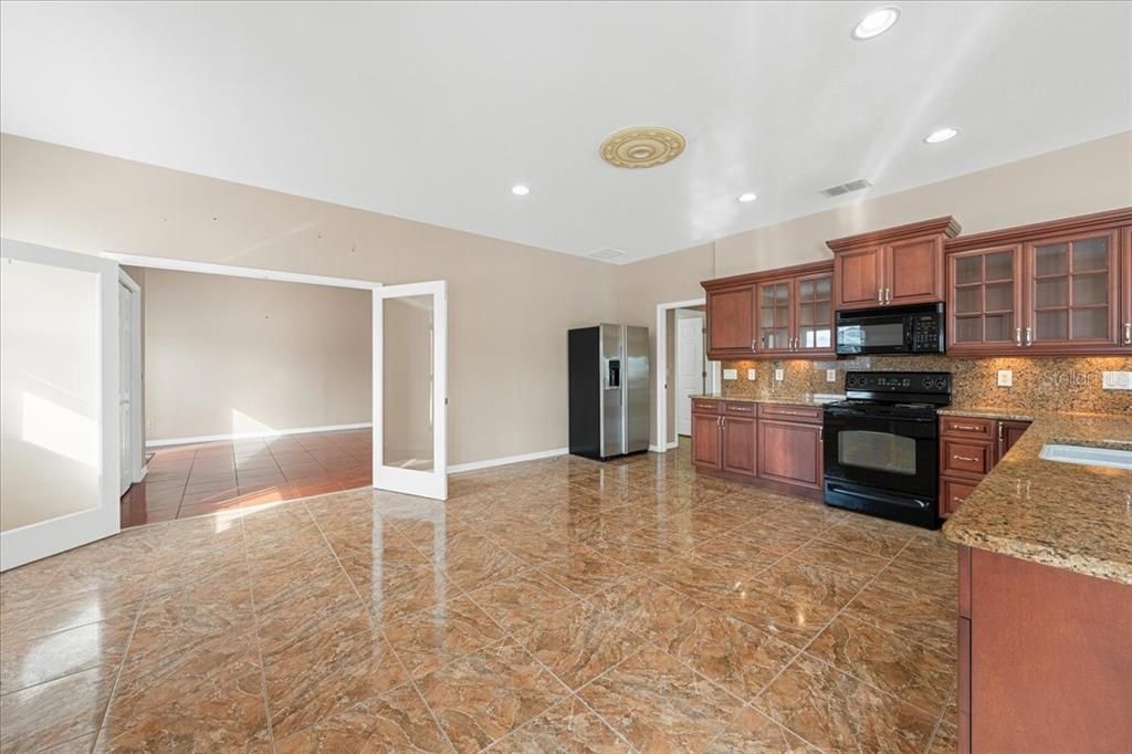 For Sale: $1,650,000 (6 beds, 3 baths, 6218 Square Feet)