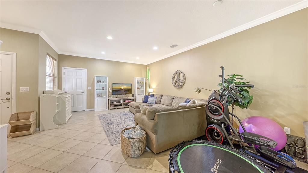 For Sale: $384,900 (3 beds, 2 baths, 1714 Square Feet)