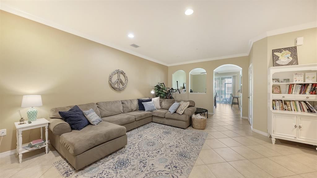 For Sale: $384,900 (3 beds, 2 baths, 1714 Square Feet)