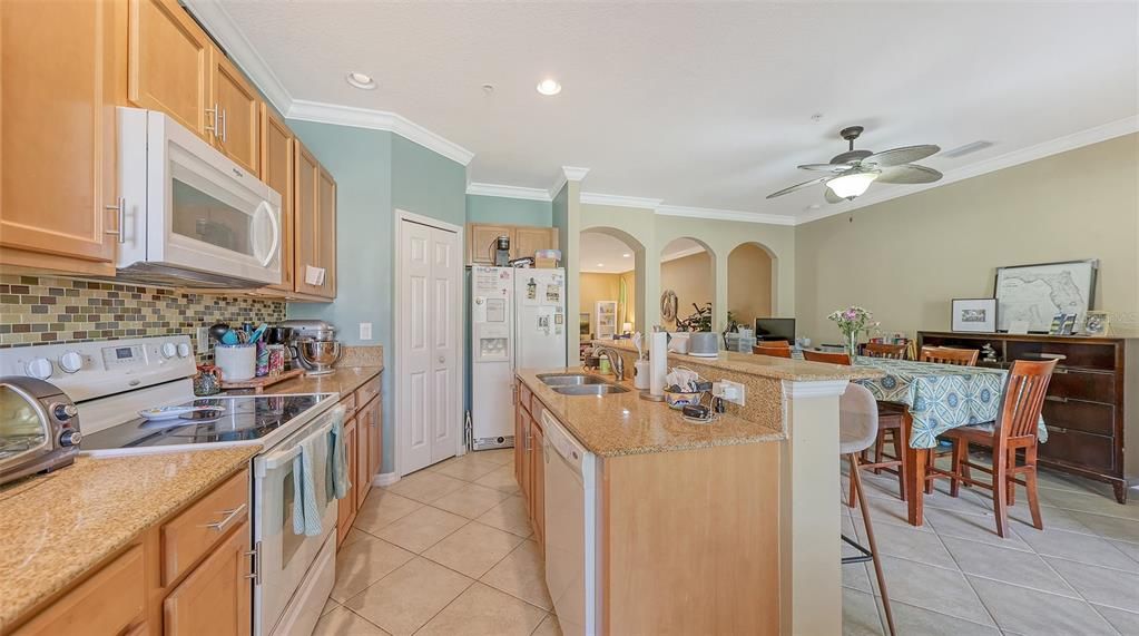 For Sale: $384,900 (3 beds, 2 baths, 1714 Square Feet)