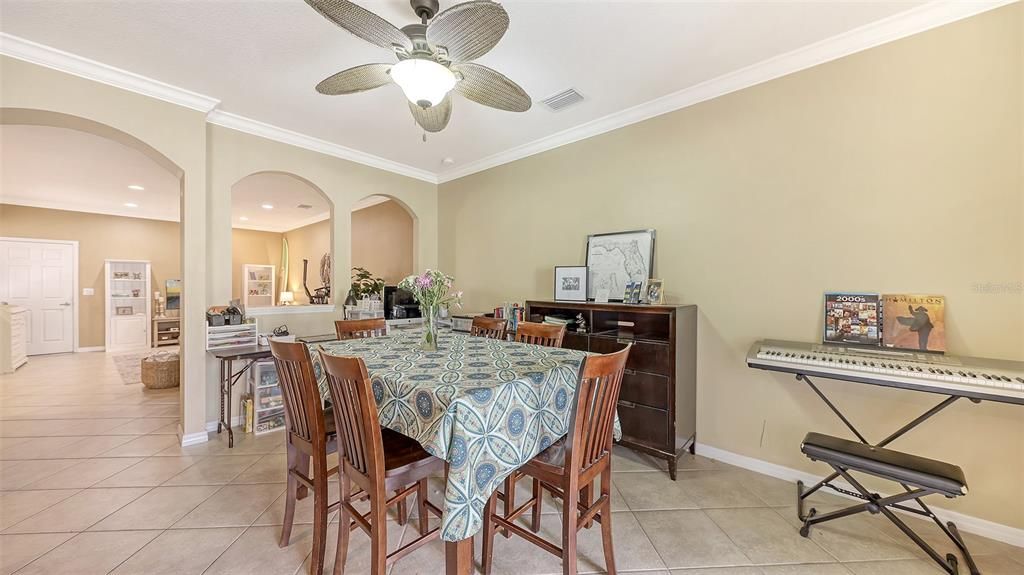 For Sale: $384,900 (3 beds, 2 baths, 1714 Square Feet)