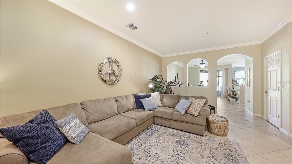 For Sale: $384,900 (3 beds, 2 baths, 1714 Square Feet)