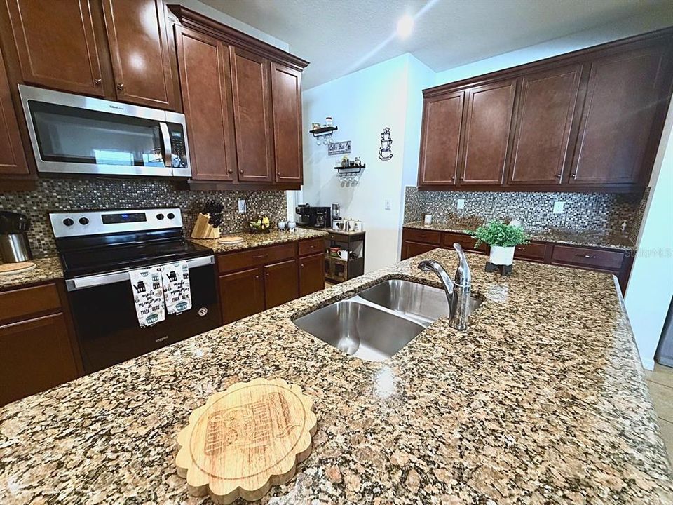 На продажу: $456,900 (4 спален, 2 ванн, 2176 Квадратных фут)