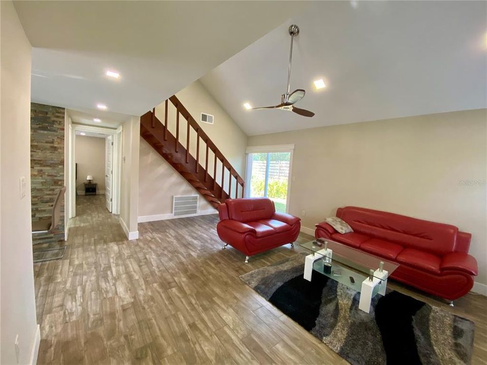 В аренду: $2,950 (3 спален, 2 ванн, 1276 Квадратных фут)