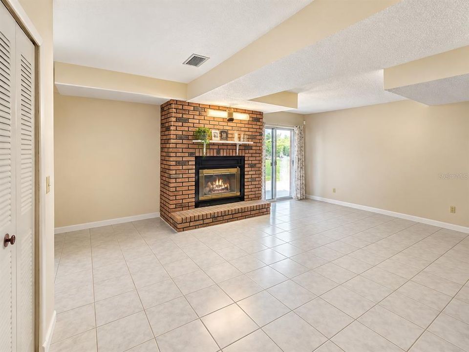 For Sale: $275,000 (3 beds, 2 baths, 1440 Square Feet)