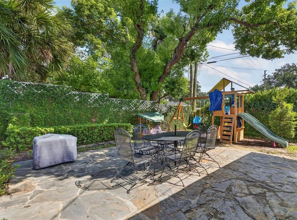 На продажу: $925,000 (5 спален, 3 ванн, 2351 Квадратных фут)