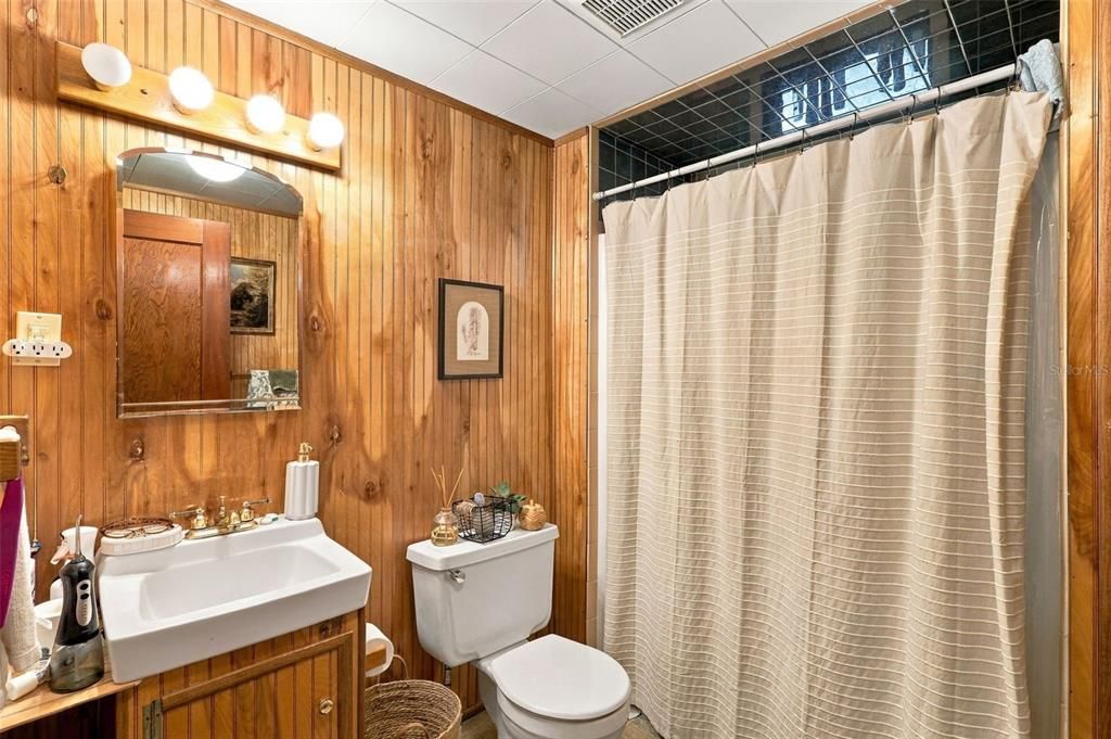 For Sale: $385,000 (4 beds, 2 baths, 1968 Square Feet)