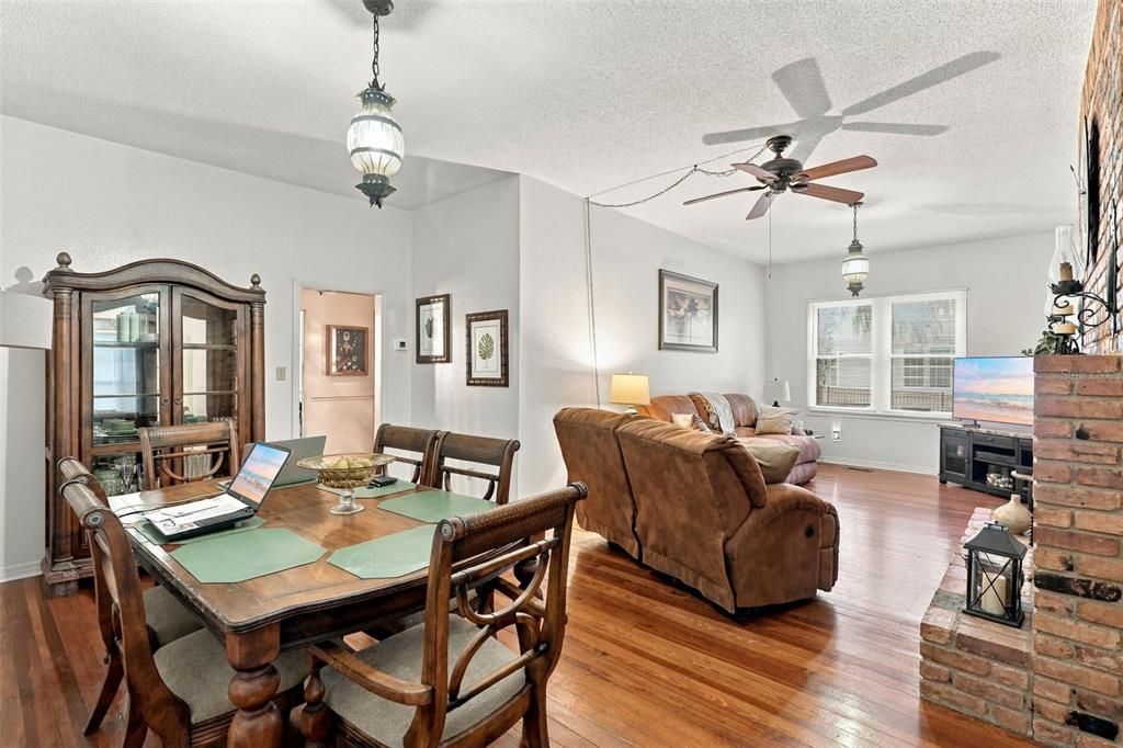 For Sale: $385,000 (4 beds, 2 baths, 1968 Square Feet)