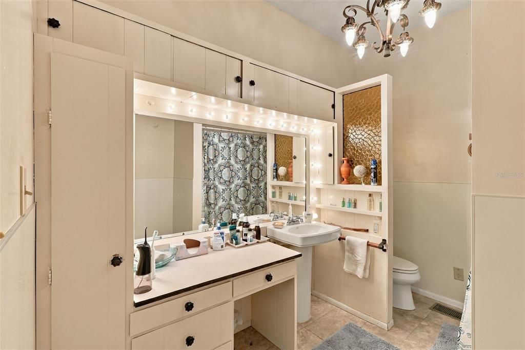 For Sale: $385,000 (4 beds, 2 baths, 1968 Square Feet)