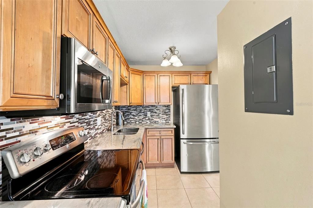 For Rent: $2,400 (1 beds, 1 baths, 694 Square Feet)