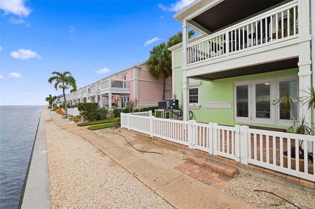 For Rent: $2,400 (1 beds, 1 baths, 694 Square Feet)
