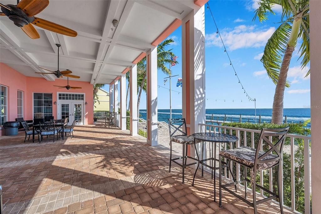 For Rent: $2,400 (1 beds, 1 baths, 694 Square Feet)