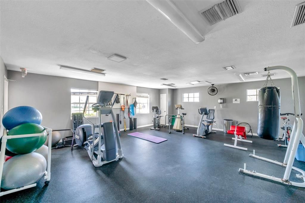 For Rent: $2,400 (1 beds, 1 baths, 694 Square Feet)