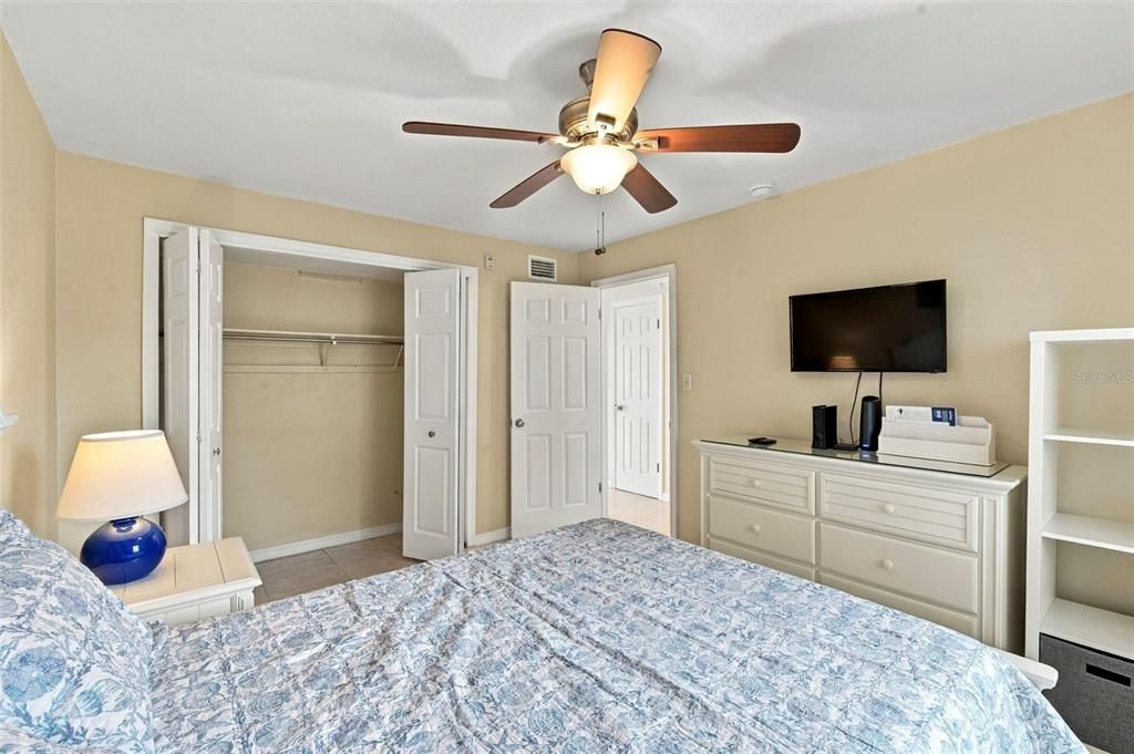 For Rent: $2,400 (1 beds, 1 baths, 694 Square Feet)