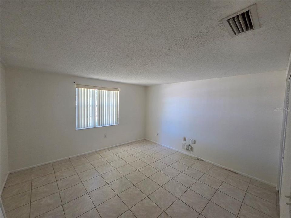 For Rent: $1,600 (2 beds, 2 baths, 982 Square Feet)