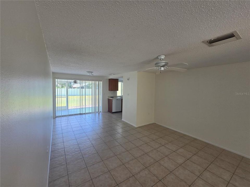 For Rent: $1,600 (2 beds, 2 baths, 982 Square Feet)