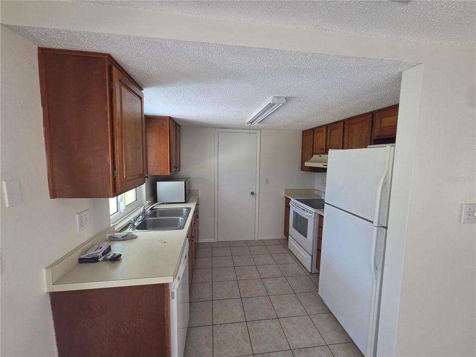 For Rent: $1,600 (2 beds, 2 baths, 982 Square Feet)
