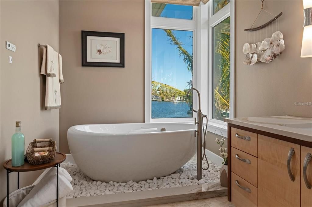 For Sale: $7,445,000 (4 beds, 3 baths, 3722 Square Feet)