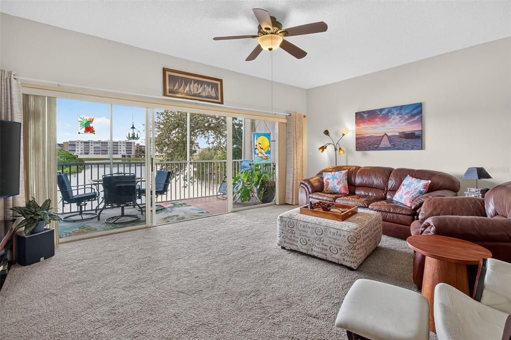For Sale: $321,000 (3 beds, 2 baths, 1450 Square Feet)