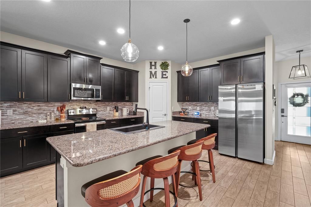 For Sale: $540,000 (3 beds, 2 baths, 2089 Square Feet)