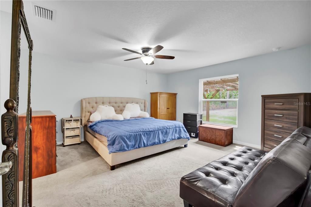 For Sale: $309,990 (3 beds, 2 baths, 1705 Square Feet)