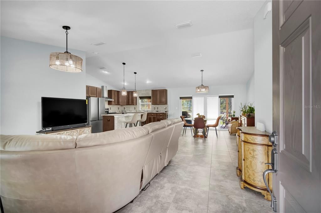 For Sale: $309,990 (3 beds, 2 baths, 1705 Square Feet)