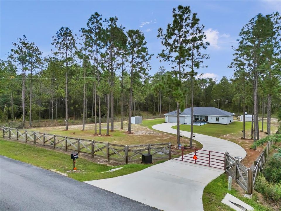 For Sale: $309,990 (3 beds, 2 baths, 1705 Square Feet)