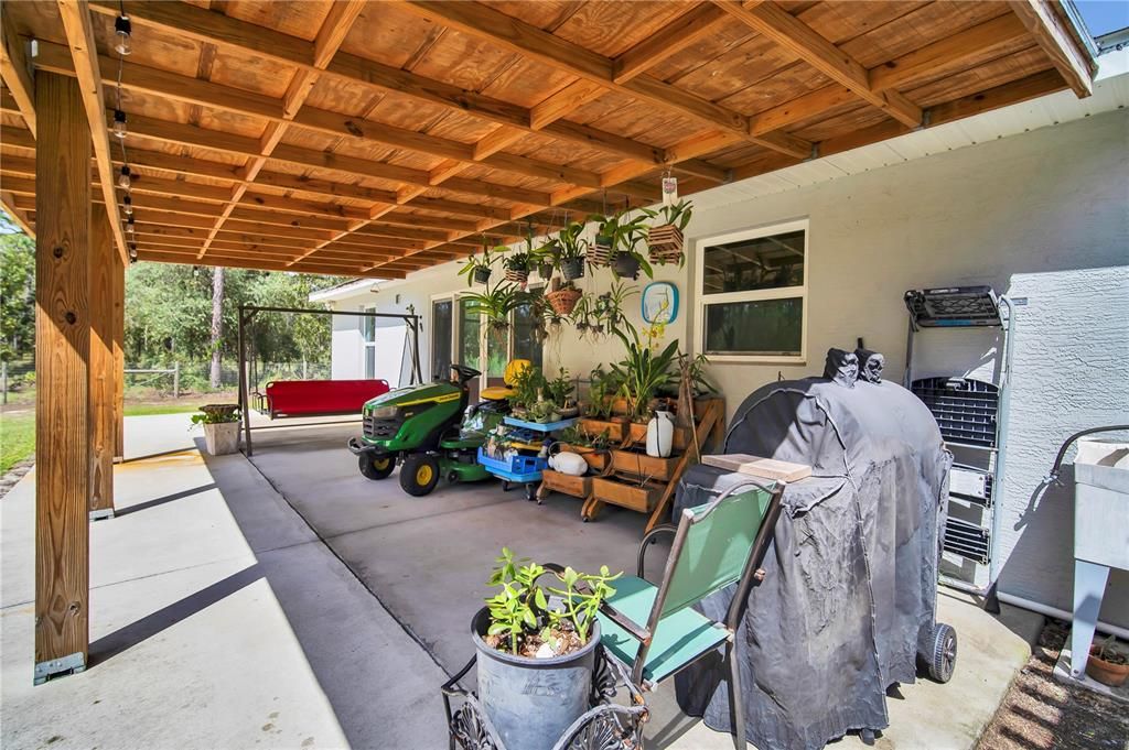For Sale: $309,990 (3 beds, 2 baths, 1705 Square Feet)
