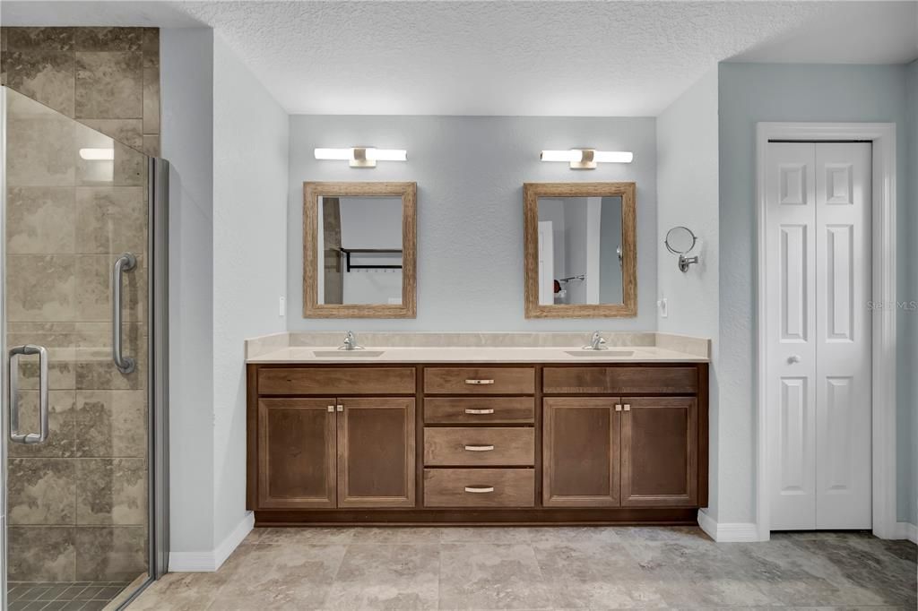 For Sale: $309,990 (3 beds, 2 baths, 1705 Square Feet)